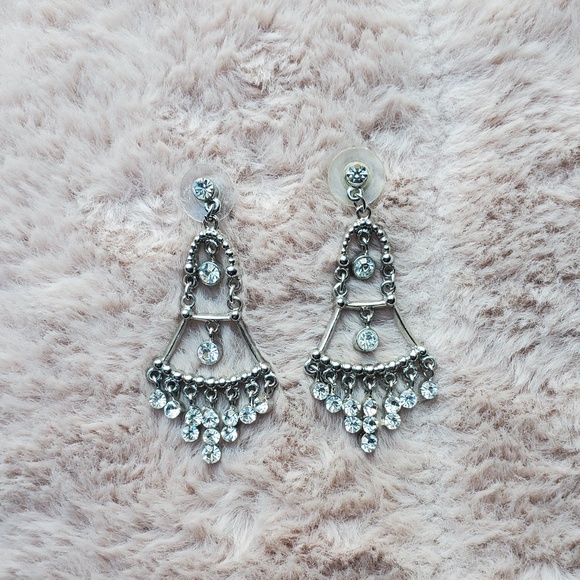 ♻️DONATED ♻️ 💄TAKE IT SALE💋 Vintage Style Tier Drop Earrings - Picture 1 of 2